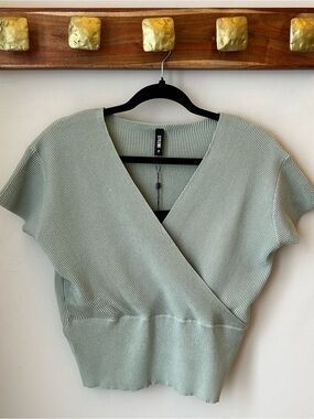 🟢 5 for $25 🟢 BNWT STYLEWE Sage Green Ribbed V-Neck Capsule Wardrobe Minimalism